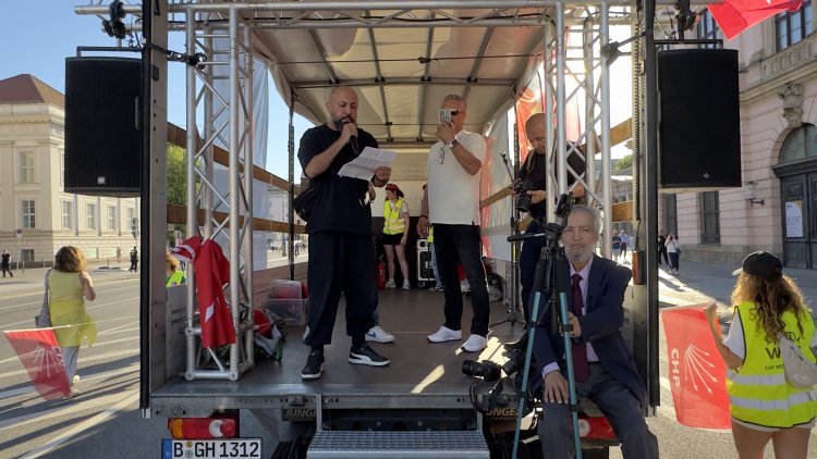 Berlin’de “Mutlak Butlana Karşı Demokrasi Yürüyüşü”