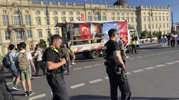 Berlin’de “Mutlak Butlana Karşı Demokrasi Yürüyüşü”