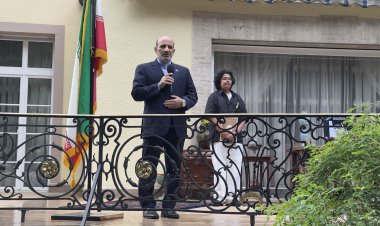 Berlin’de İran lezzetleri kanserli çocuklar için buluştu
