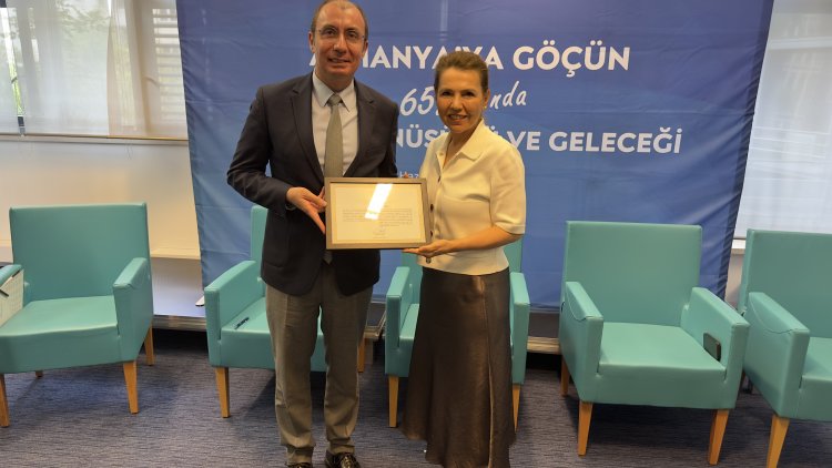 Almanya’da Göçün 65. Yılında Aile Masaya Yatırıldı