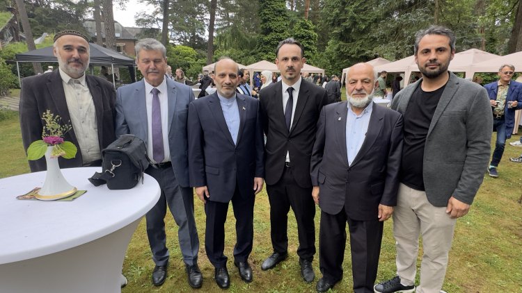 Berlin’de İran lezzetleri kanserli çocuklar için buluştu