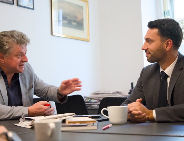 “Berlin Temiz Olsun” Afişiyle Gündem Olan Batuhan Temiz: “Toplumdaki Çifte Standardı Gösterdim”