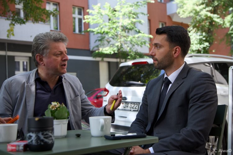 “Berlin Temiz Olsun” Afişiyle Gündem Olan Batuhan Temiz: “Toplumdaki Çifte Standardı Gösterdim”