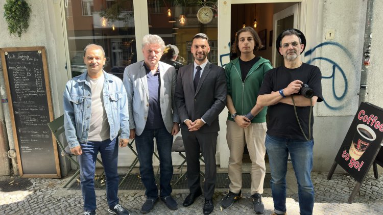 “Berlin Temiz Olsun” Afişiyle Gündem Olan Batuhan Temiz: “Toplumdaki Çifte Standardı Gösterdim”