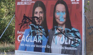 Berlin’de Seçim Afişlerine Saldırı: Derya Çağlar’dan “Yıldırma” Tepkisi