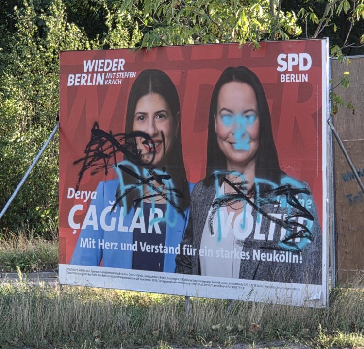 Berlin’de Seçim Afişlerine Saldırı: Derya Çağlar’dan “Yıldırma” Tepkisi