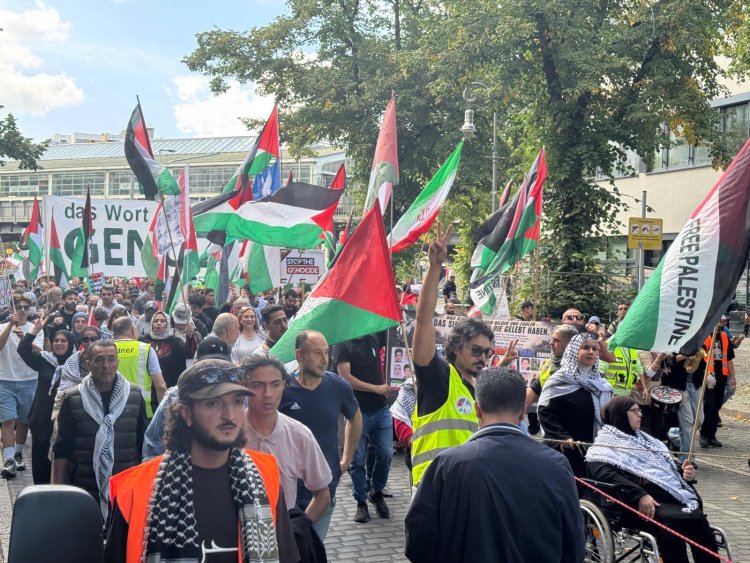 Berlin’de Filistin’e Destek Yürüyüşü