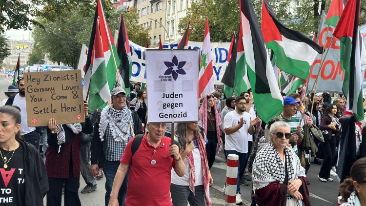 Berlin-Neukölln’de Filistin’e destek yürüyüşü