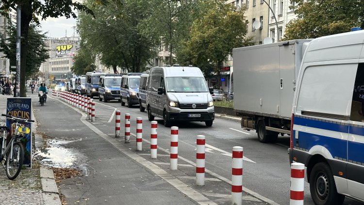 Berlin-Neukölln’de Filistin’e destek yürüyüşü