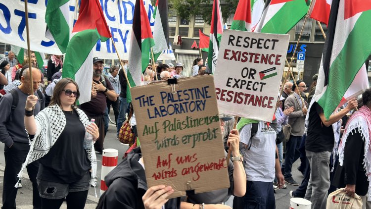 Berlin-Neukölln’de Filistin’e destek yürüyüşü